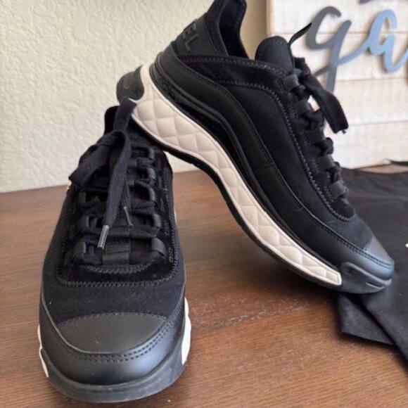 Chanel Interlocking CC Logo sneakers - Picture 2 of 5